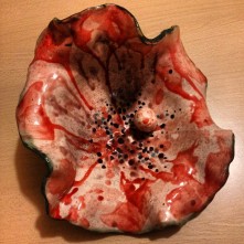 Grande papavero, ceramica ingobbio e cristalline, 40 cm. ca. diametro, 2013
